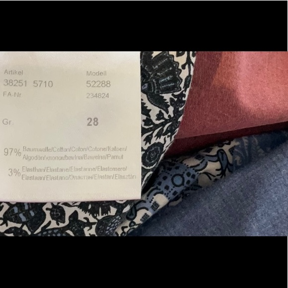 Men’s casual sports jacket. Brand is Pierre Cardin. Size 44S
label says GR 28 - Picture 7 of 9